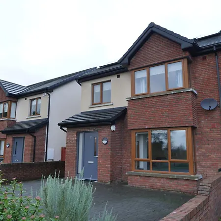 Cozy 2 Bedroom House In Holiday home *